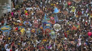পহেলা বৈশাখ: উৎসবের আনন্দ, আত্মপরিচয়ের লড়াই
