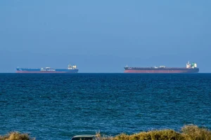 ইরানকে হরমুজ প্রনালী খুলে দেয়ার আহ্বান চীনের